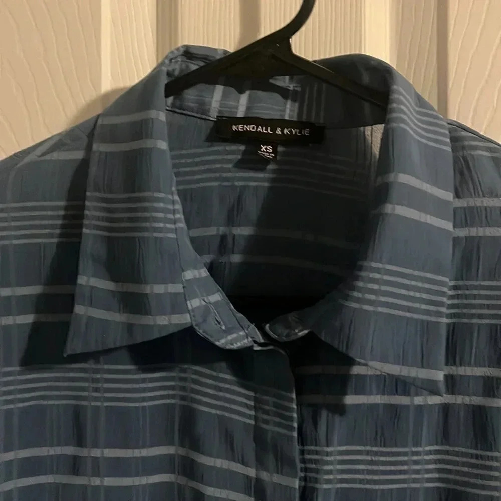 Kendall & Kylie button down blouse - Size XS - Picture 2 of 5